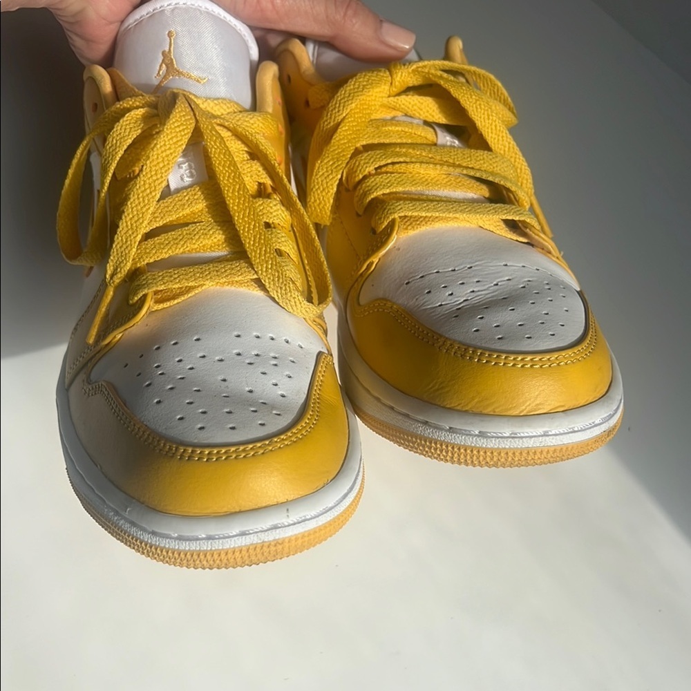 Nike Air Jordan 1 Low mustard white two tone Sneakers size 7.5 - Picture 11 of 12